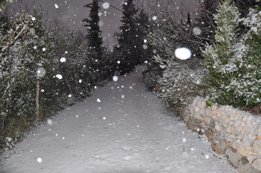 La Masure Bed & Breakfast Gemenos 3*,  France