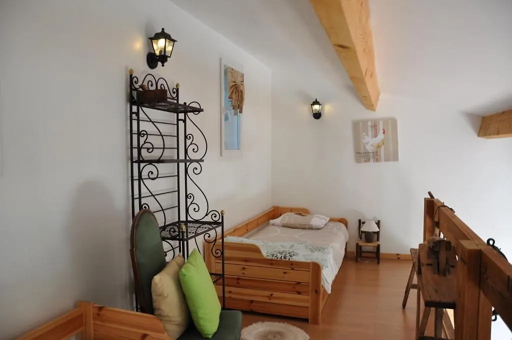 La Masure Bed & Breakfast Gemenos 3*,