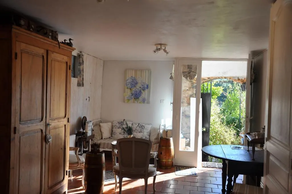 La Masure Bed & Breakfast Gemenos 3*,  France